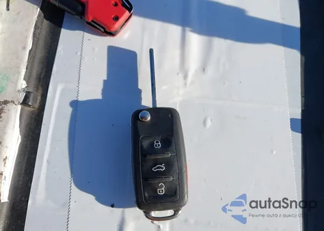 2018 Volkswagen Passat 2.0T R-Line/2.0T S z USA, uszkodzony, nr VIN 1VWAA7A34JC032370